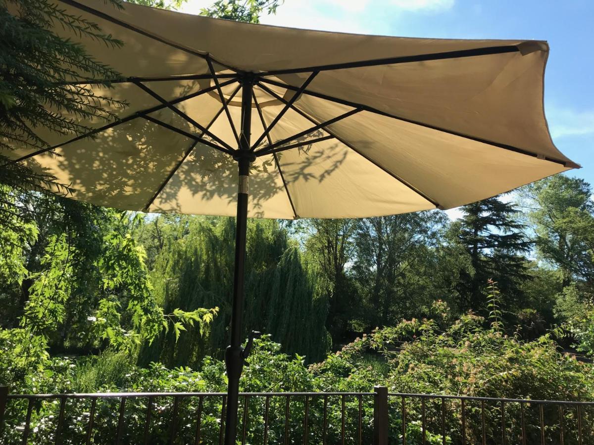 Le Domaine De Gorneton Bed and Breakfast Chasse-sur-Rhône Eksteriør billede